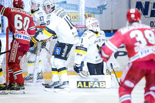 Västerås målvakt Ian Blomquist  deppar