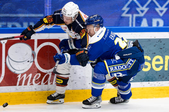 Djurgårdens Tim Söderlund och Leksands Tobias Ekberg