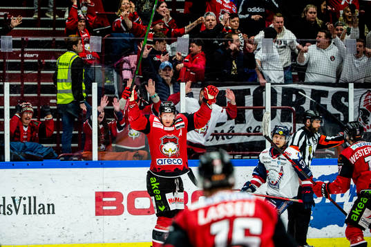 Malmö Redhawks Emil Sylvegård jublar