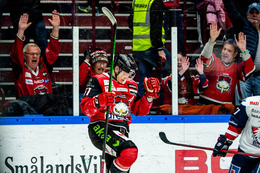 Malmö Redhawks Emil Sylvegård jublar