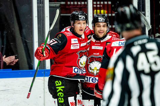 Malmö Redhawks Emil Sylvegård jublar