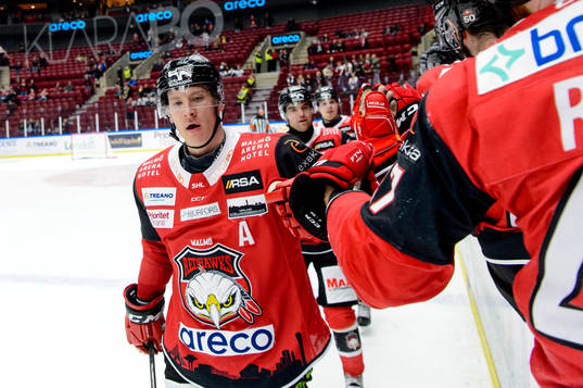 Malmö Redhawks Emil Sylvegård jublar