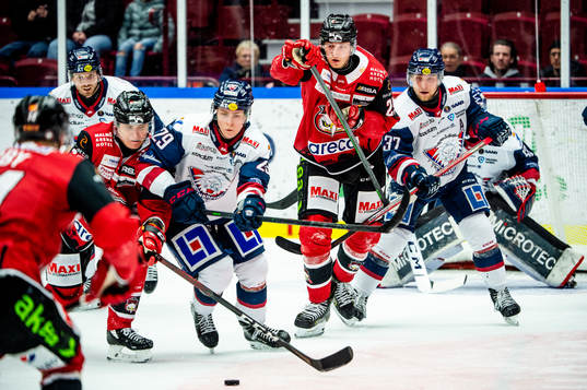 Malmö Redhawks Fredrik Händemark och Eric Engstrand mot