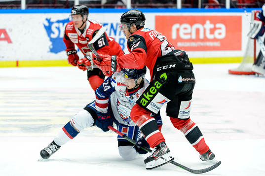 Linköpings Elliot Ekmark och Malmö Redhawks Christoffer