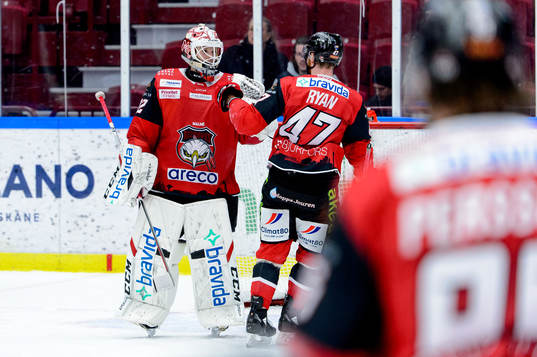 Malmö Redhawks målvakt Daniel Marmenlind jublar