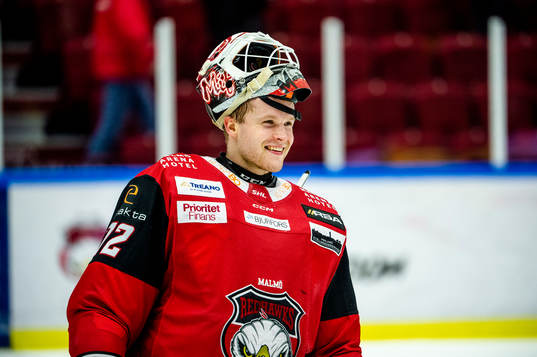 Malmö Redhawks målvakt Daniel Marmenlind jublar