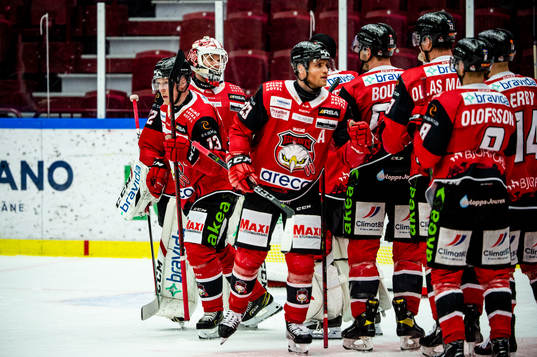 Malmö Redhawks målvakt Daniel Marmenlind jublar med