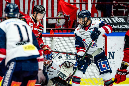 Malmö Redhawks Carl Söderberg mot Linköpings Craig Shira