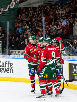 Frölundas Stefan Elliot jublar med lagkamrater