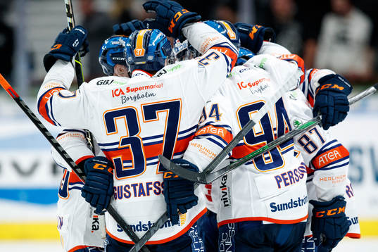 Växjös Joel Persson jublar