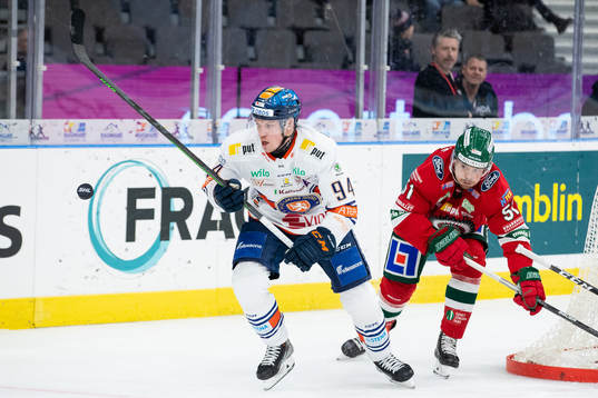 Växjös Joel Persson och Frölundas Mats Rosseli Olsen