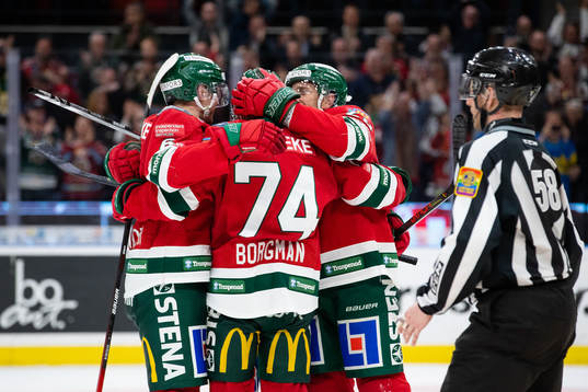 Frölundas Andreas Borgman jublar med lagkamrater