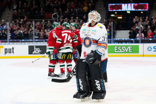 Växjös målvakt Emil Larmi deppar