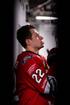 Frölundas Linus Nässén innan ishockeymatchen i SHL