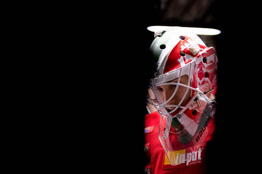 Frölundas målvakt Matthew Tomkins innan  ishockeymatchen