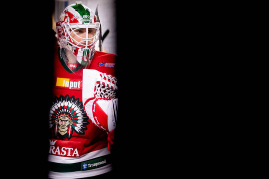 Frölundas målvakt Matthew Tomkins innan  ishockeymatchen