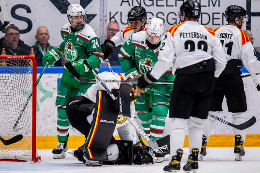 Rögles Marco Kasper  och Brady Ferguson  framför Brynäs