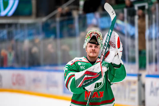 Rögles målvakt Christoffer Rifalk jublar