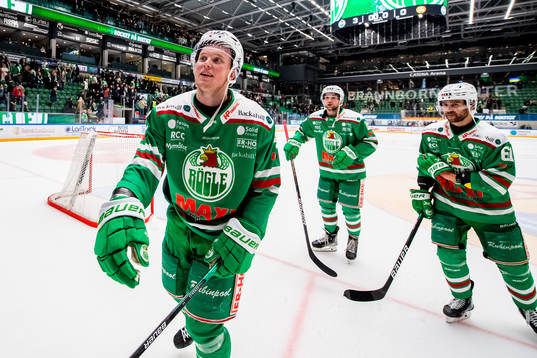 Rögles Oskar Stål Lyrenäs  jublar