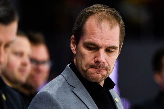 Färjestads tränare Tomas Mitell deppar