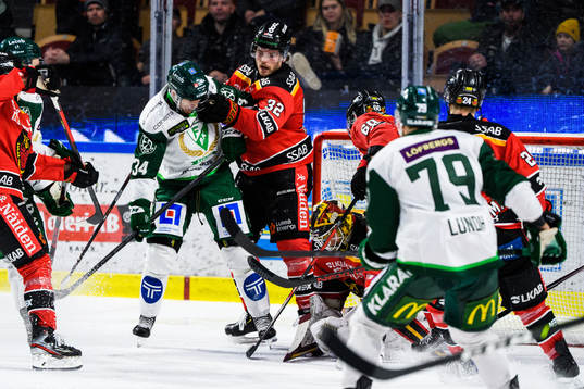 Färjestads Michael Lindqvist och Luleås Oscar Engsund