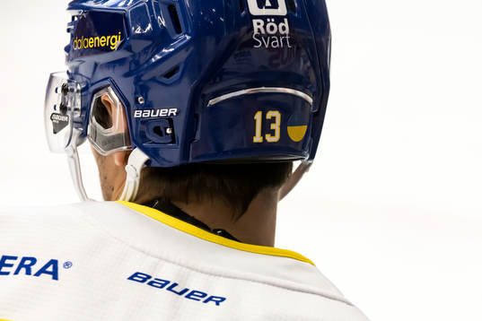 Leksands Jon Knuts hjälm med Ukraina flagga