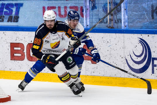 Djurgårdens Eric Gelinas och Leksands Carter Ashton