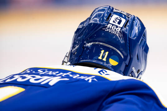 Leksands Martin Karlsson hjälm med Ukraina flagga