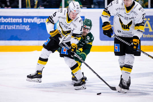 Västerås Filip Wiberg jagad av Björklövens Alex