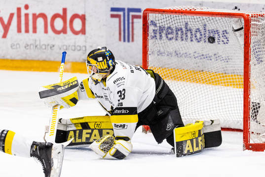 Björklövens Axel Ottosson (ej i bild) gör 1-1 bakom