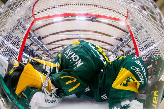 Västerås Filip Wiberg(ej i bild) gör 4-1 bakom