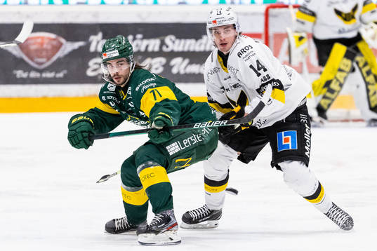 Björklövens Gustav Possler och Västerås Jesper Johansson