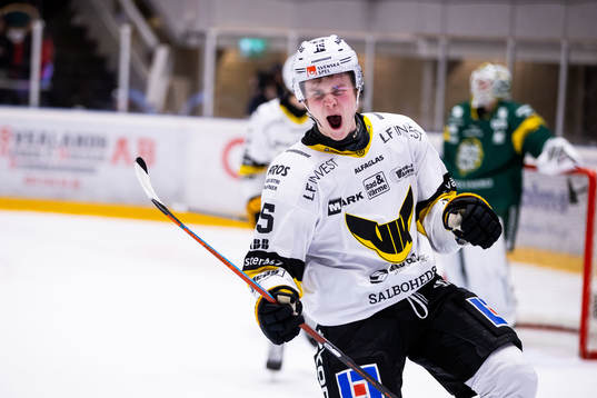 Västerås Filip Wiberg jublar