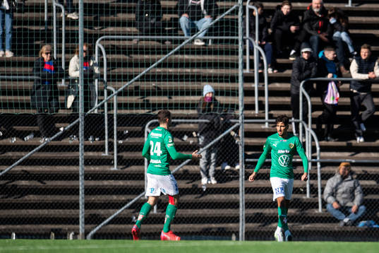 Jönköpings Peter Gwardis jublar