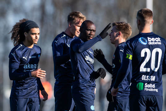 Helsingborgs Adam Kaied jublar med lagkamrater