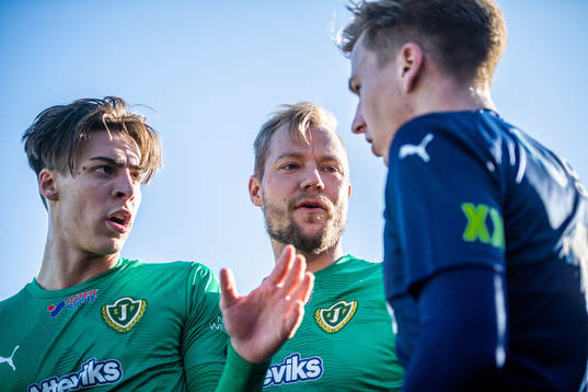 Jönköpings Adam Ben Lamin och Sebastian Crona i
