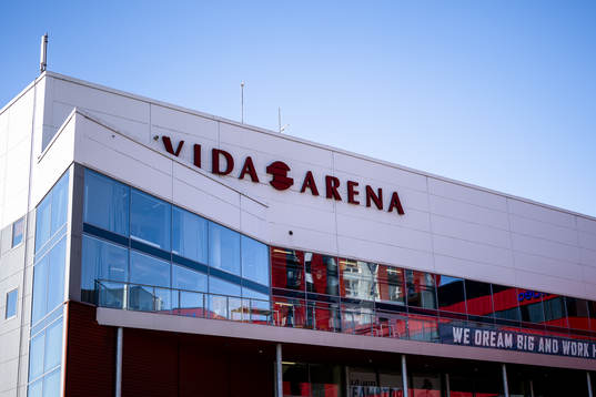 Exteriör vy på Vida arena före ishockeymatchen i SHL