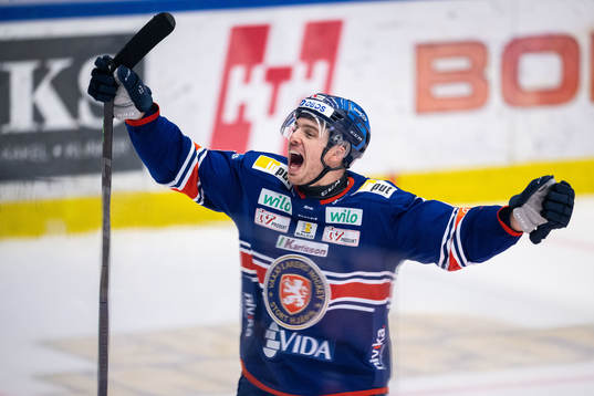 Växjös Hardy Häman Aktell jublar