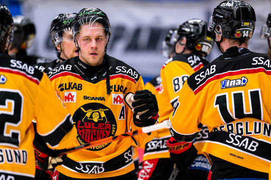 Luleås Juhani Tyrväinen jublar