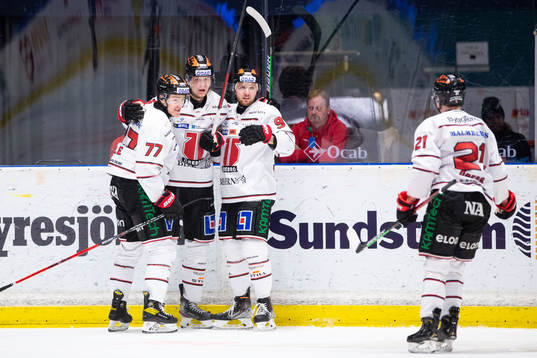 Örebros Rodrigo Abols (m) jublar med Kristaps Zile, Robin