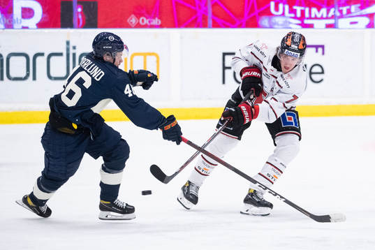 Djurgårdens Tim Söderlund och Örebros Marcus Hardegård