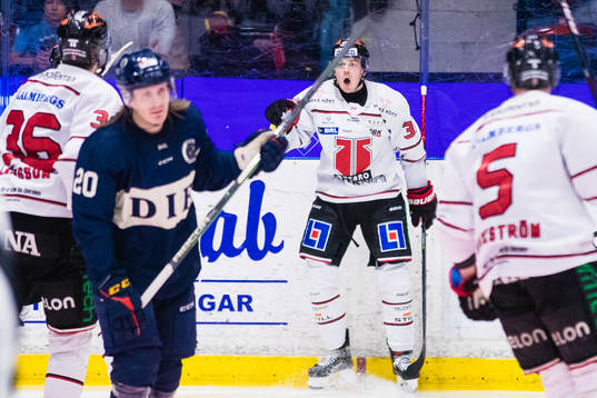 Örebros Joel Mustonen jublar