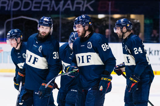 Djurgårdens Dick Axelsson och Eric Gelinas deppar