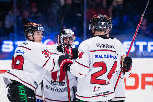 Örebros målvakt Jhonas Enroth jublar med Joel Mustonen
