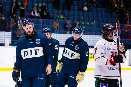 Djurgårdens Dick Axelsson deppar med lagkamrater