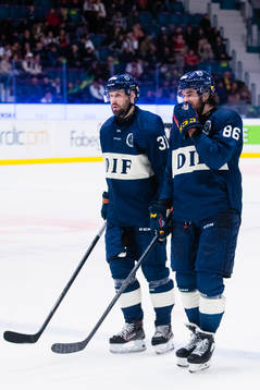 Djurgårdens Dick Axelsson och Eric Gelinas deppar