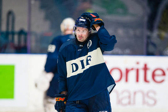 Djurgårdens Cameron Schilling deppar