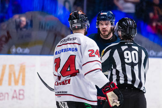 Djurgårdens Eric Gelinas i gruff med Örebros Jani Lajunen