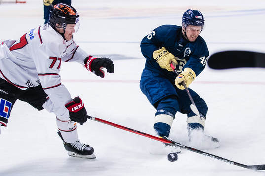 Örebros Kristaps Zile och Djurgårdens Tim Söderlund