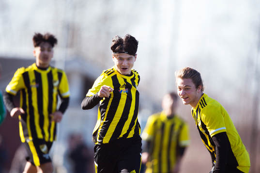 IFK Hässleholms Meraj Haidari i matchen i DM för U19
